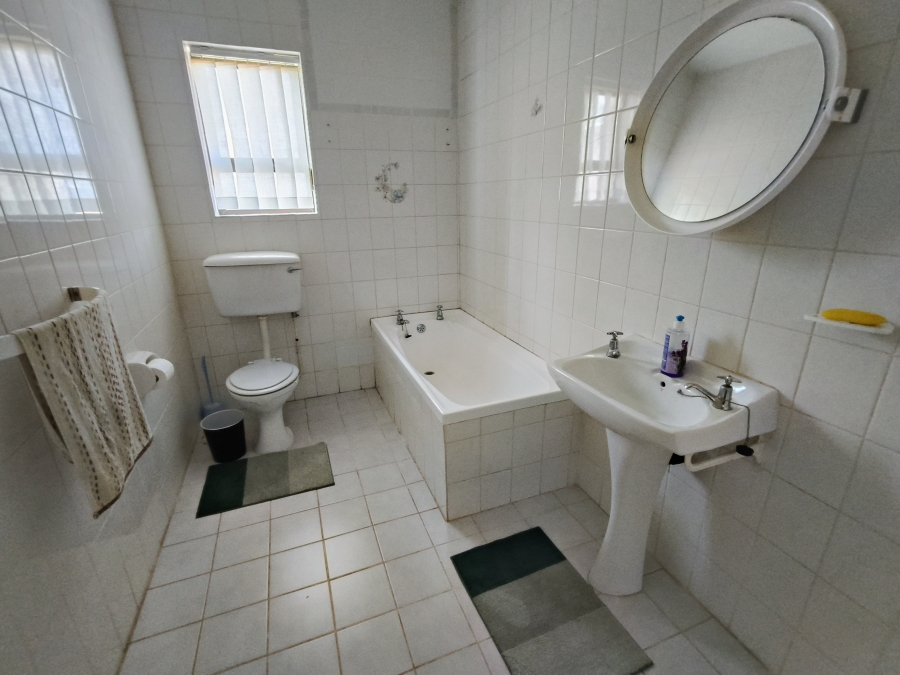 4 Bedroom Property for Sale in Wavecrest Eastern Cape
